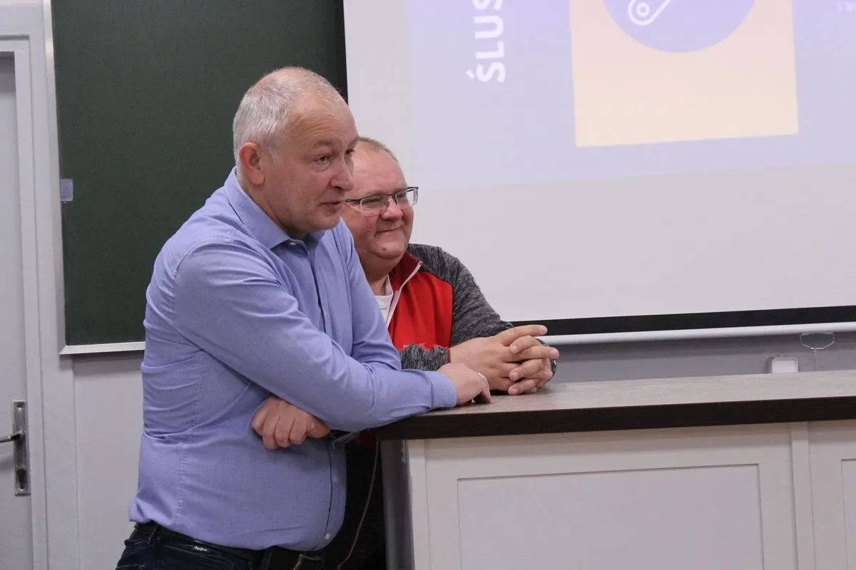 Ósmoklasiści poznali Dualną Ostrów (zdjęcia)