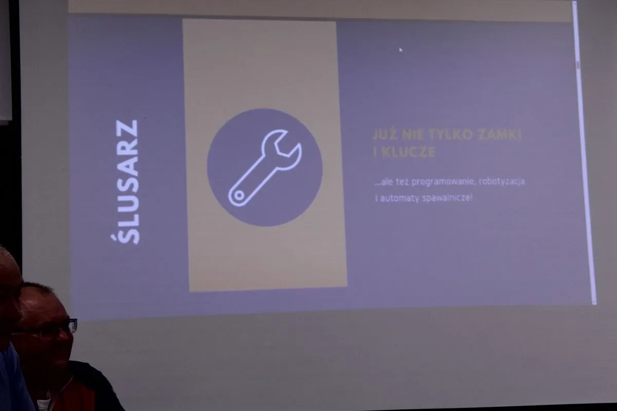 Ósmoklasiści poznali Dualną Ostrów (zdjęcia)