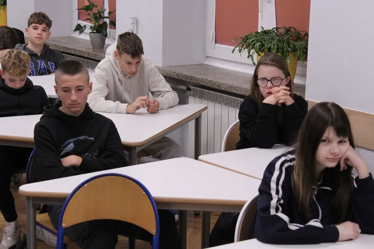 Ósmoklasiści poznali Dualną Ostrów (zdjęcia)
