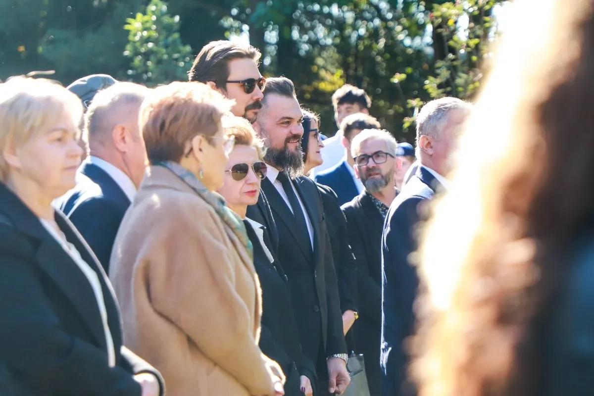 Dąb Pamięci dla kpt. Jana Rapcewicza. Wzruszająca uroczystość w Zespole Szkół nr 1 w Ostrowi Mazowieckiej (zdjęcia)