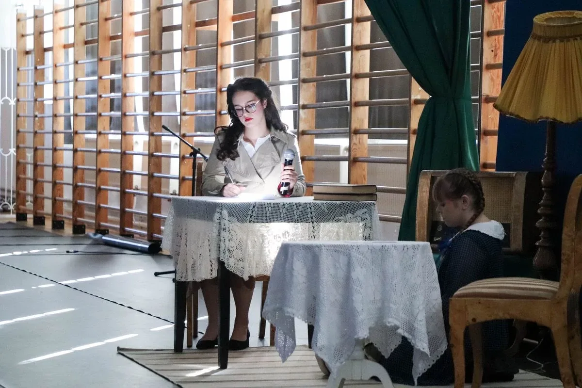 Dąb Pamięci dla kpt. Jana Rapcewicza. Wzruszająca uroczystość w Zespole Szkół nr 1 w Ostrowi Mazowieckiej (zdjęcia)