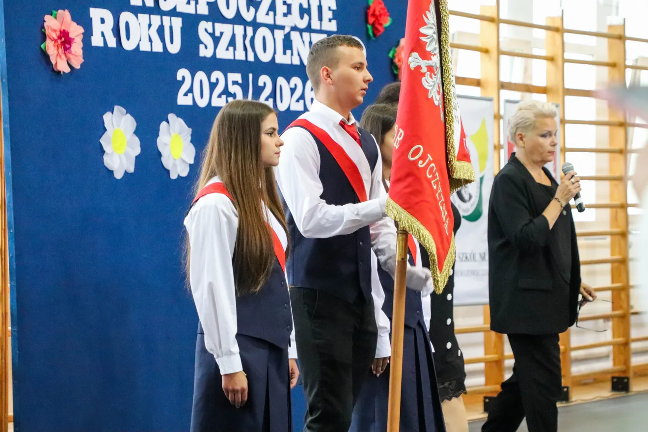 Uroczyste rozpoczęcie roku szkolnego w szkołach! Zobacz, jak wyglądał pierwszy dzień w "Rubinku" (zdjęcia)