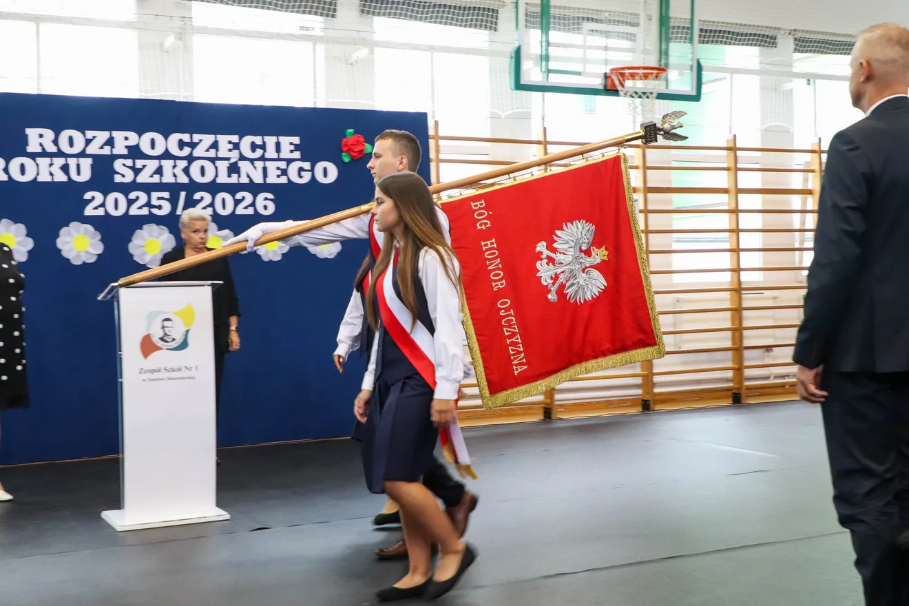 Uroczyste rozpoczęcie roku szkolnego w szkołach! Zobacz, jak wyglądał pierwszy dzień w "Rubinku" (zdjęcia)