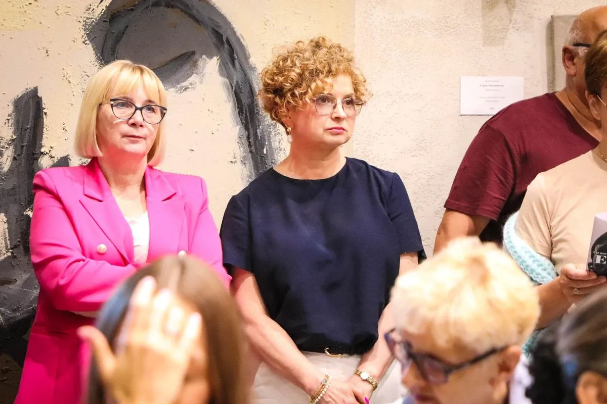 Sztuka kobiet z Kurdystanu w Ostrowi Mazowieckiej. Wernisaż wystawy "EGO SUM" (zdjęcia)