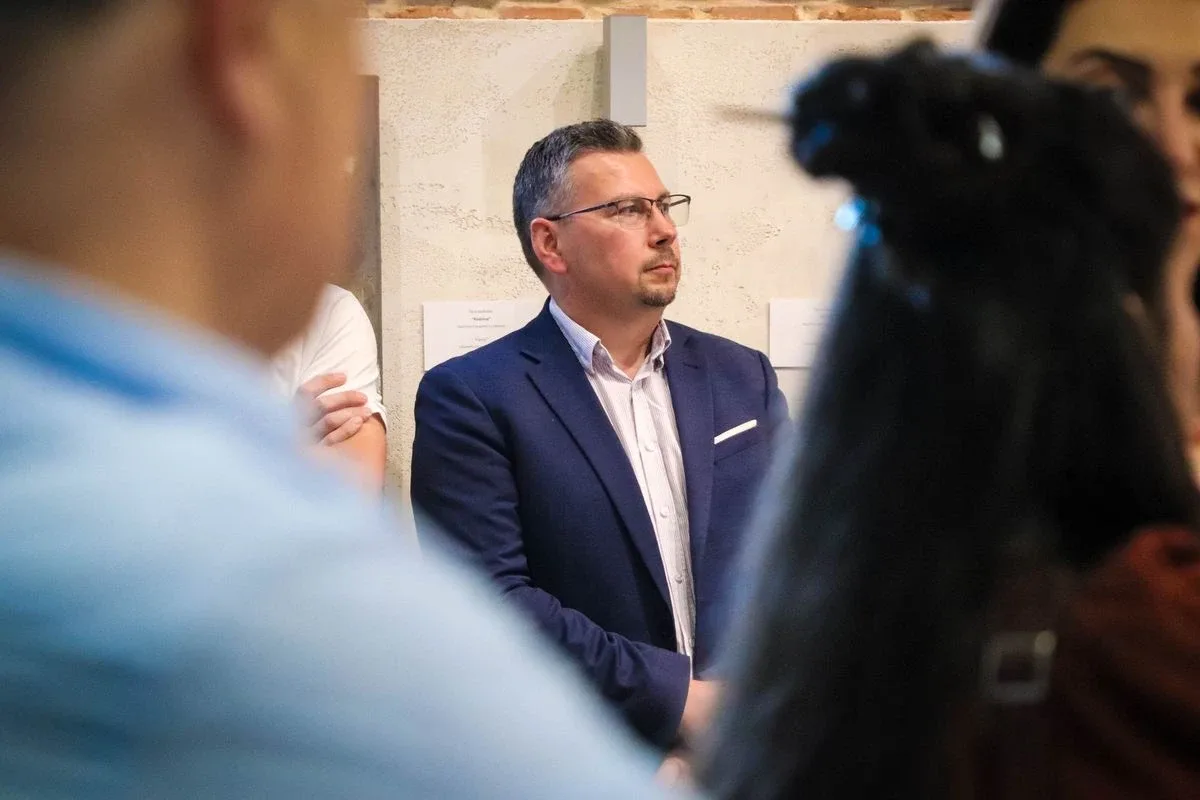 Sztuka kobiet z Kurdystanu w Ostrowi Mazowieckiej. Wernisaż wystawy "EGO SUM" (zdjęcia)