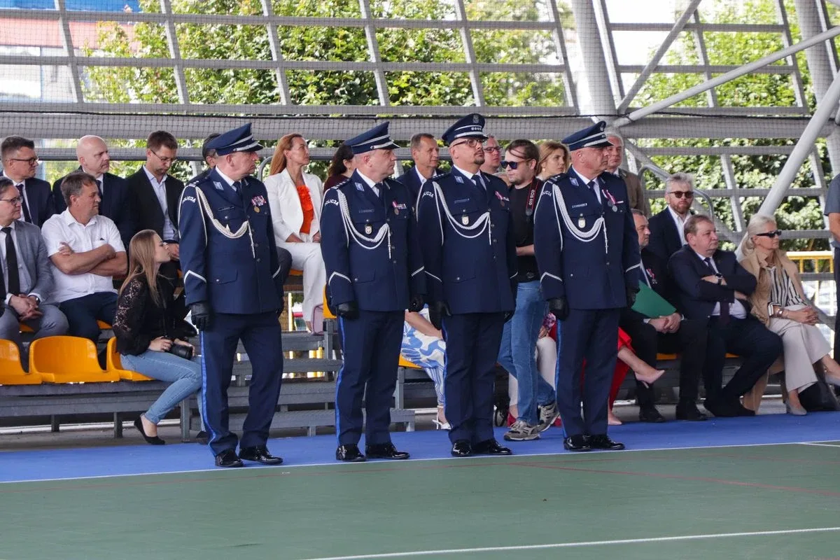 Medale, awanse i wzruszenia. Policja w Ostrowi Mazowieckiej uczciła swoje święto (zdjęcia)