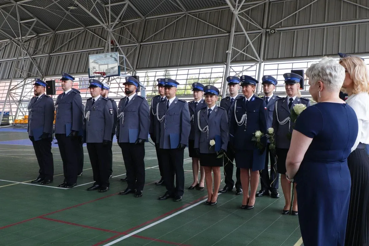 Medale, awanse i wzruszenia. Policja w Ostrowi Mazowieckiej uczciła swoje święto (zdjęcia)