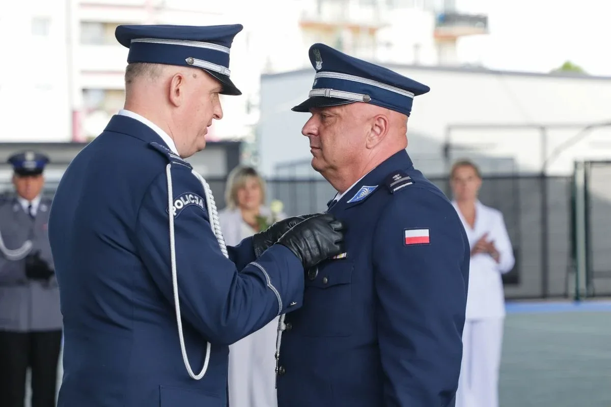 Medale, awanse i wzruszenia. Policja w Ostrowi Mazowieckiej uczciła swoje święto (zdjęcia)