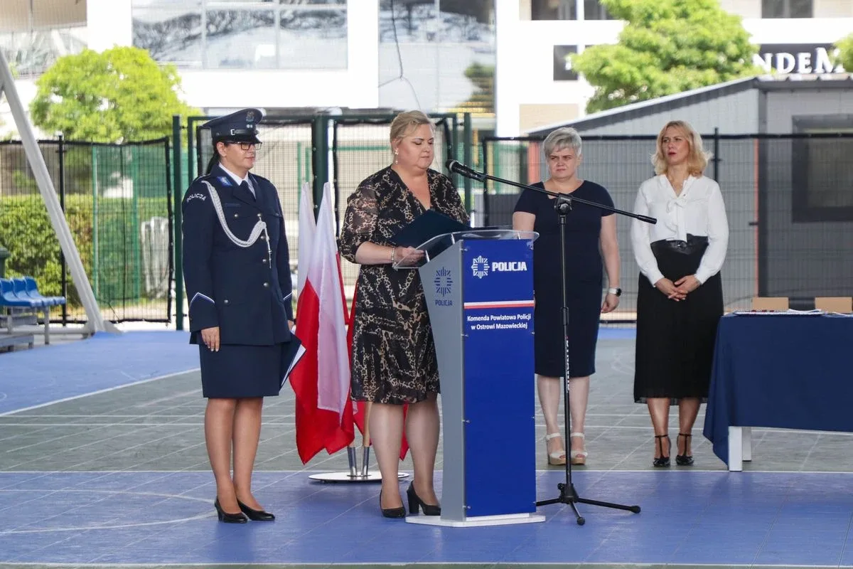 Medale, awanse i wzruszenia. Policja w Ostrowi Mazowieckiej uczciła swoje święto (zdjęcia)