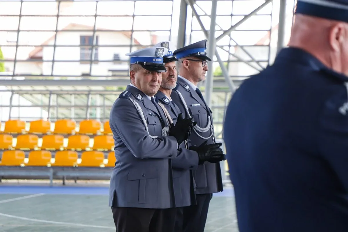 Medale, awanse i wzruszenia. Policja w Ostrowi Mazowieckiej uczciła swoje święto (zdjęcia)