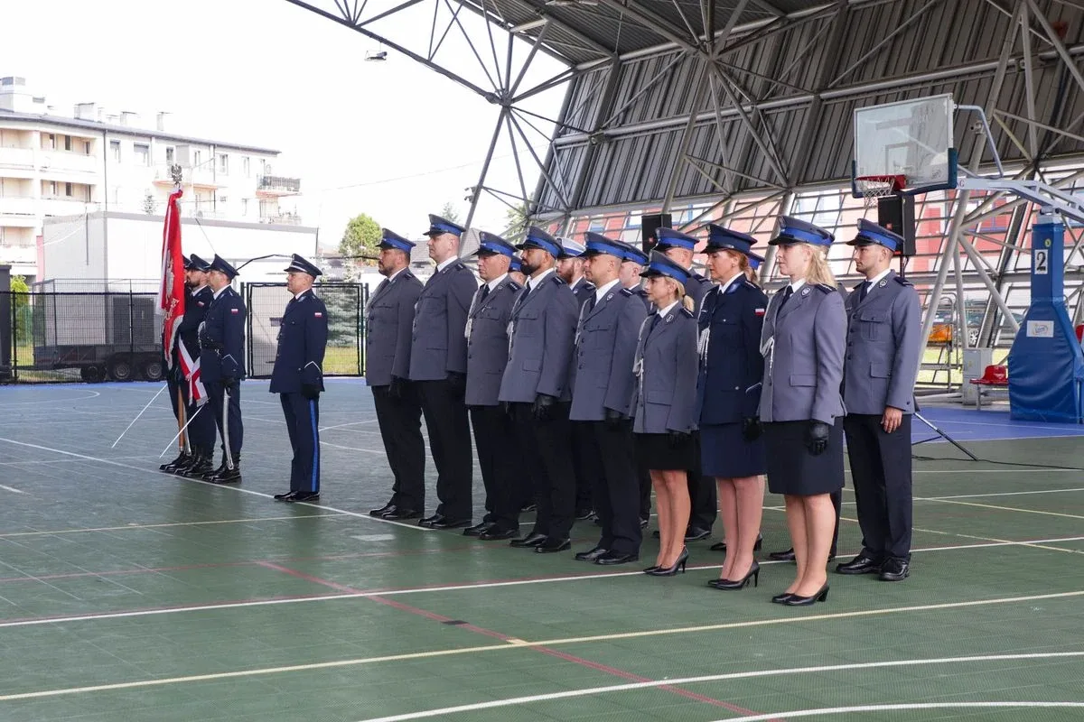 Medale, awanse i wzruszenia. Policja w Ostrowi Mazowieckiej uczciła swoje święto (zdjęcia)