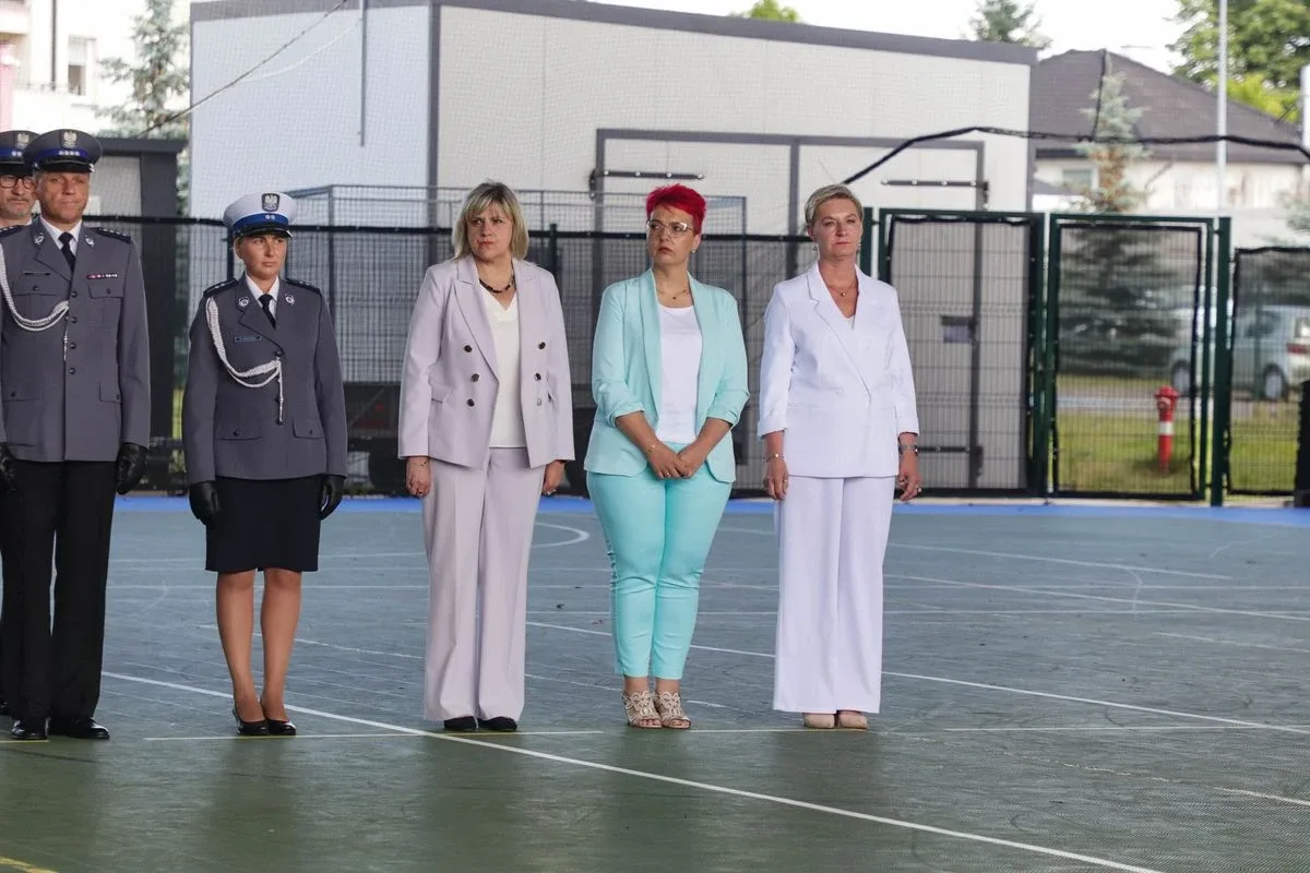 Medale, awanse i wzruszenia. Policja w Ostrowi Mazowieckiej uczciła swoje święto (zdjęcia)