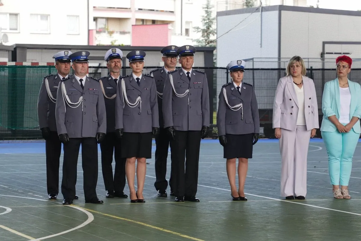 Medale, awanse i wzruszenia. Policja w Ostrowi Mazowieckiej uczciła swoje święto (zdjęcia)
