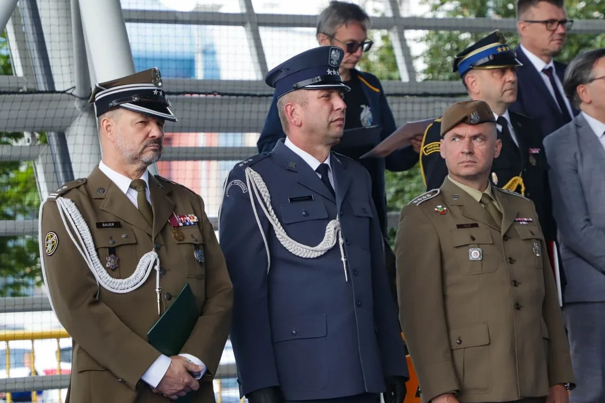 Medale, awanse i wzruszenia. Policja w Ostrowi Mazowieckiej uczciła swoje święto (zdjęcia)