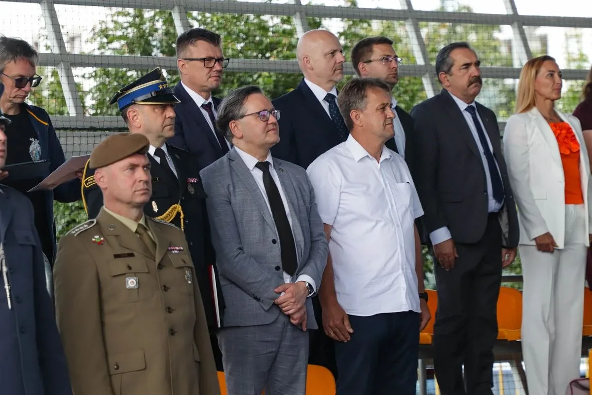 Medale, awanse i wzruszenia. Policja w Ostrowi Mazowieckiej uczciła swoje święto (zdjęcia)