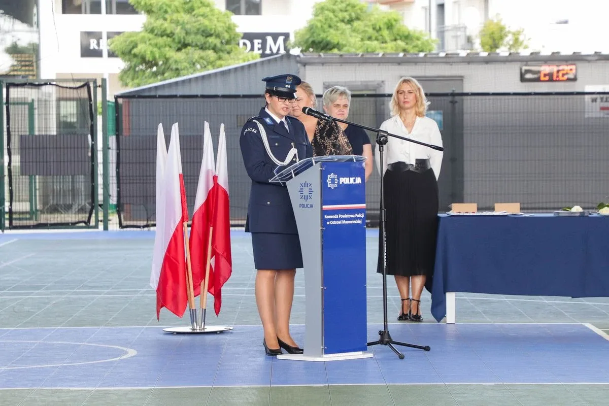Medale, awanse i wzruszenia. Policja w Ostrowi Mazowieckiej uczciła swoje święto (zdjęcia)