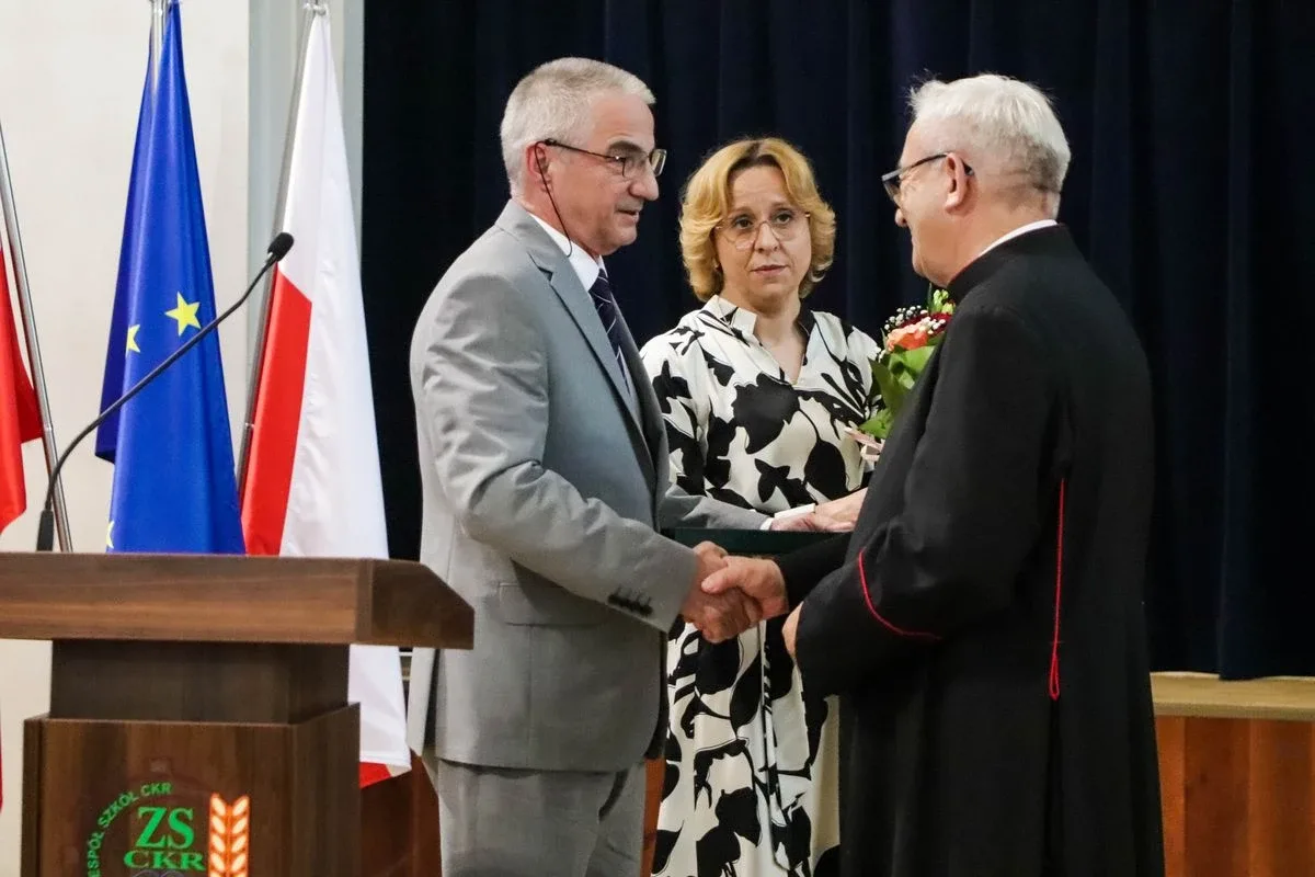 Świadectwa, nagrody i emocje. Uroczyste zakończenie roku w ZSCKR (zdjęcia)