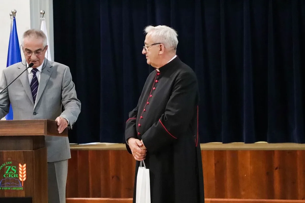 Świadectwa, nagrody i emocje. Uroczyste zakończenie roku w ZSCKR (zdjęcia)