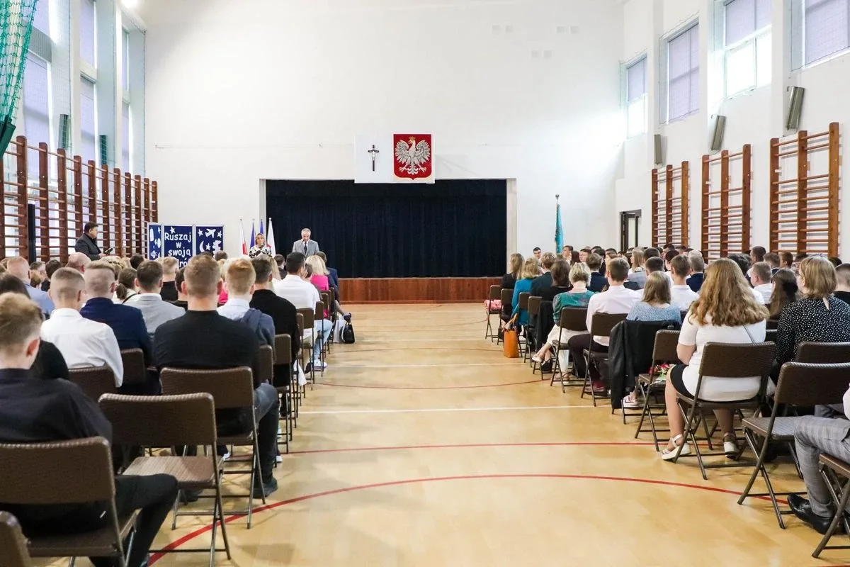 Świadectwa, nagrody i emocje. Uroczyste zakończenie roku w ZSCKR (zdjęcia)