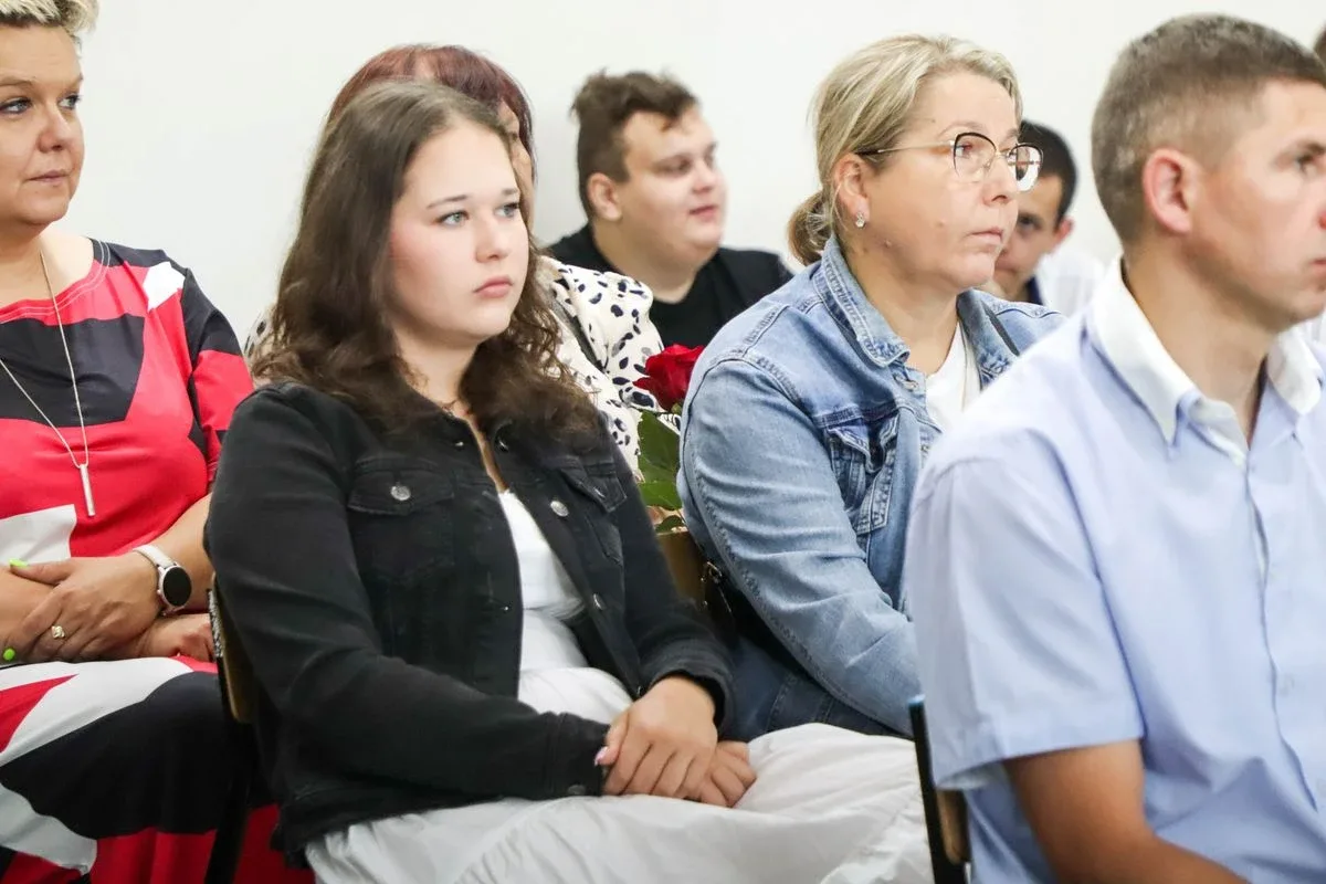 Wakacje czas start! Uroczyste zakończenie roku szkolnego w ostrowskim "Ekonomiku" (zdjęcia)