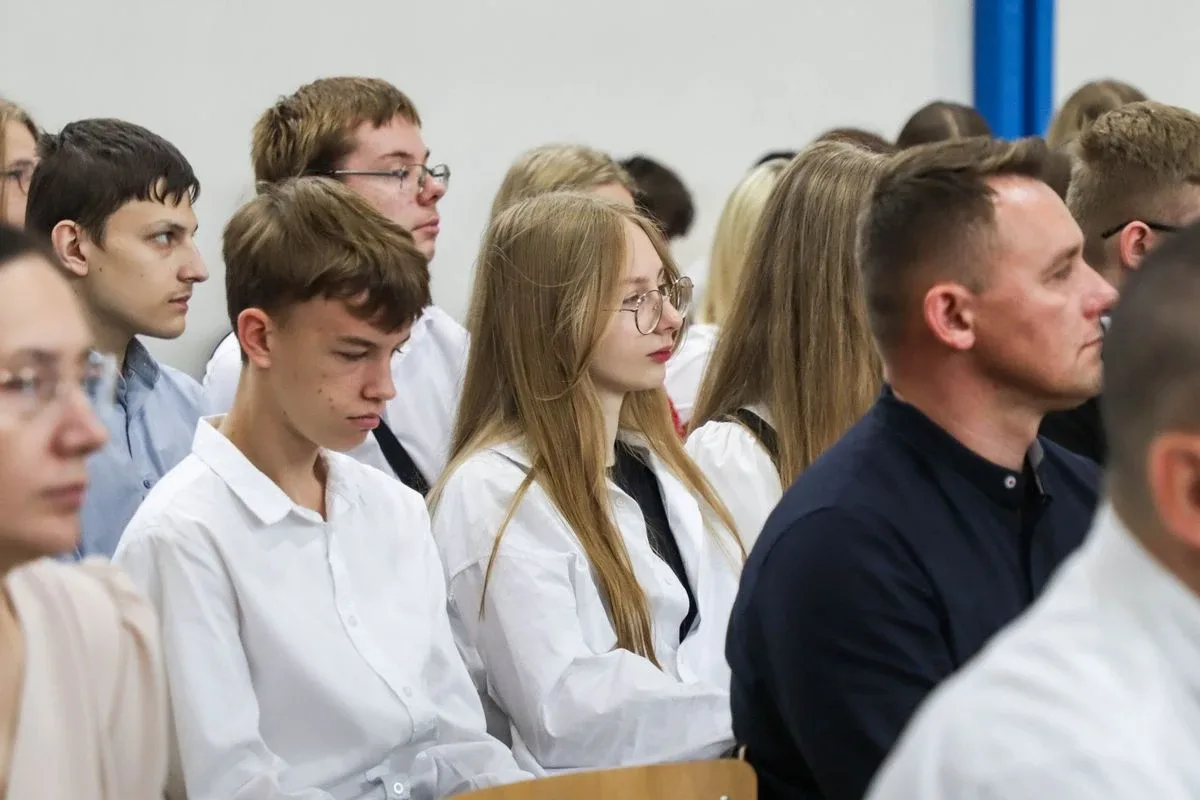 Wakacje czas start! Uroczyste zakończenie roku szkolnego w ostrowskim "Ekonomiku" (zdjęcia)
