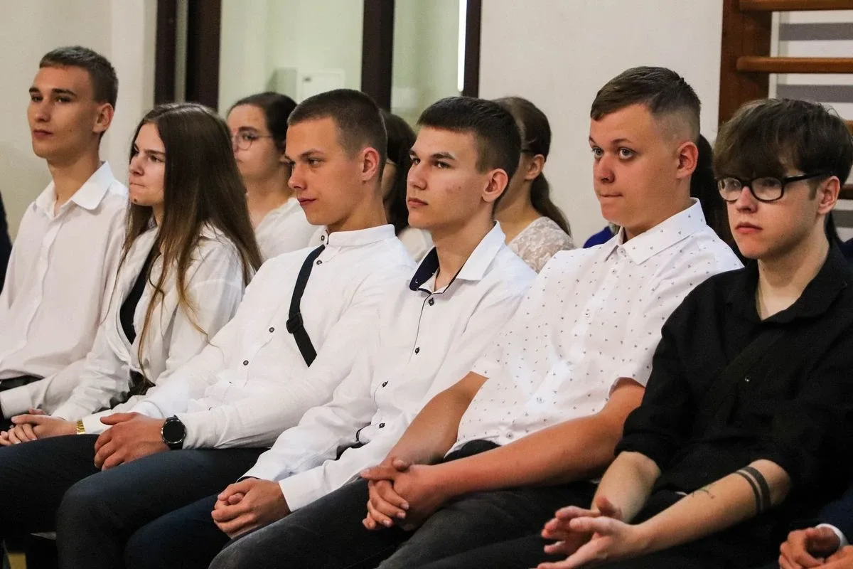 Świadectwa, nagrody i emocje. Uroczyste zakończenie roku w ZSCKR (zdjęcia)