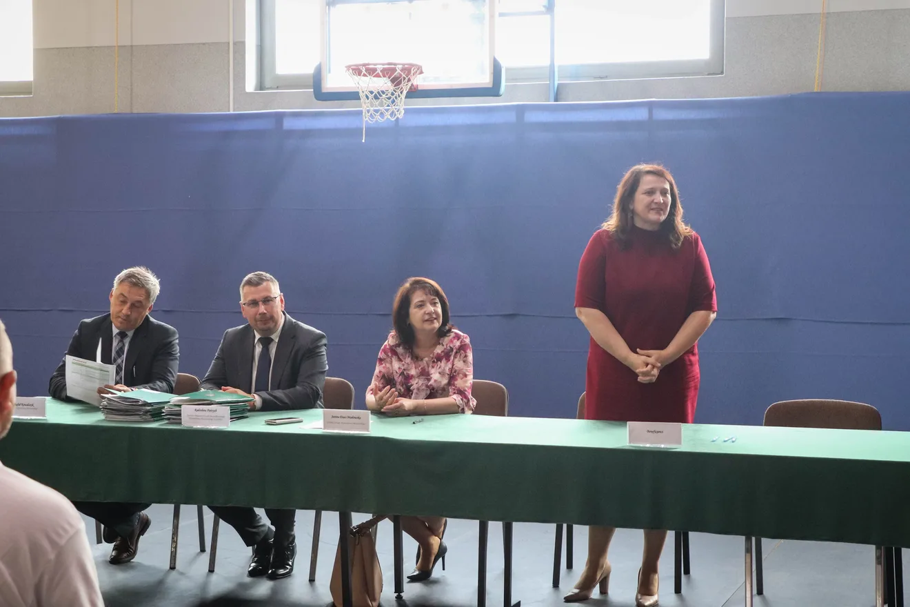 Bieżnia, tężnia i działki z dofinansowaniem. Miliony z Mazowsza dla samorządów z powiatu ostrowskiego (zdjęcia)