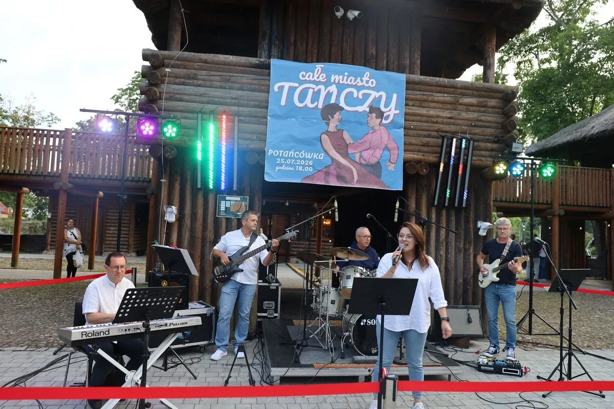 Letni wieczór z muzyką na żywo przyciągnął tłumy mieszkańców (zdjęcia)