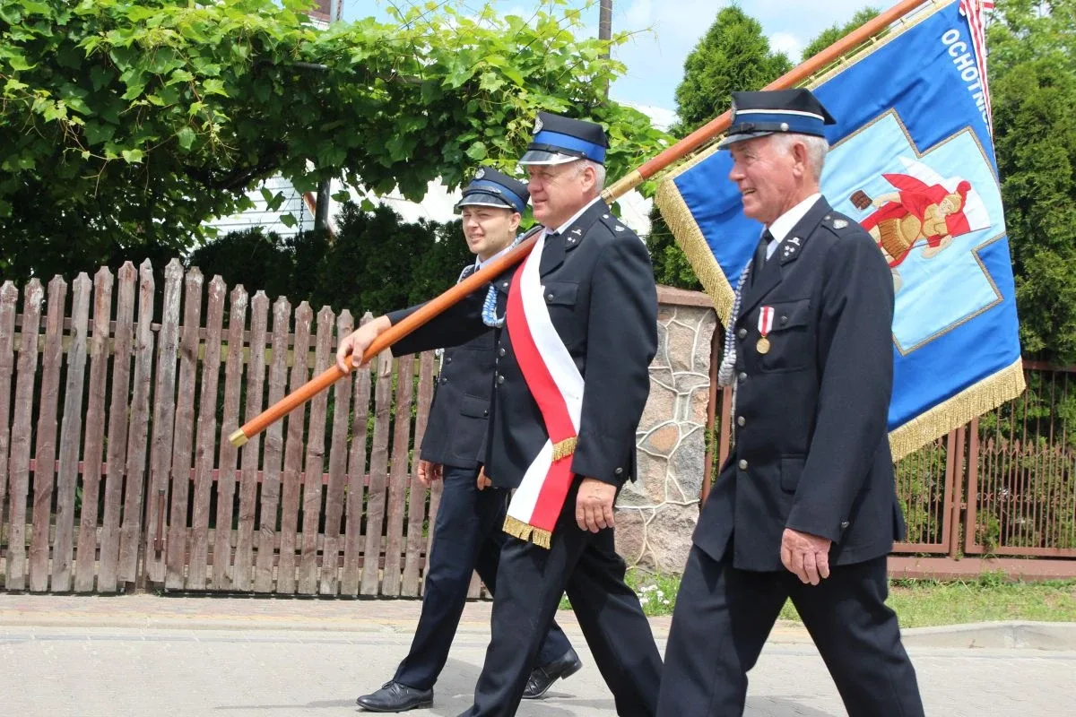 Wierni wyszli na ulice Ostrowi. Procesje Bożego Ciała przyciągnęły tłumy