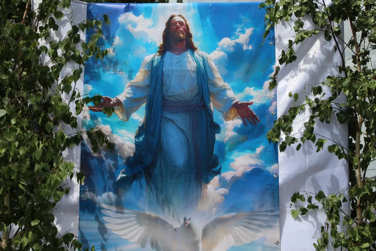 Wierni wyszli na ulice Ostrowi. Procesje Bożego Ciała przyciągnęły tłumy