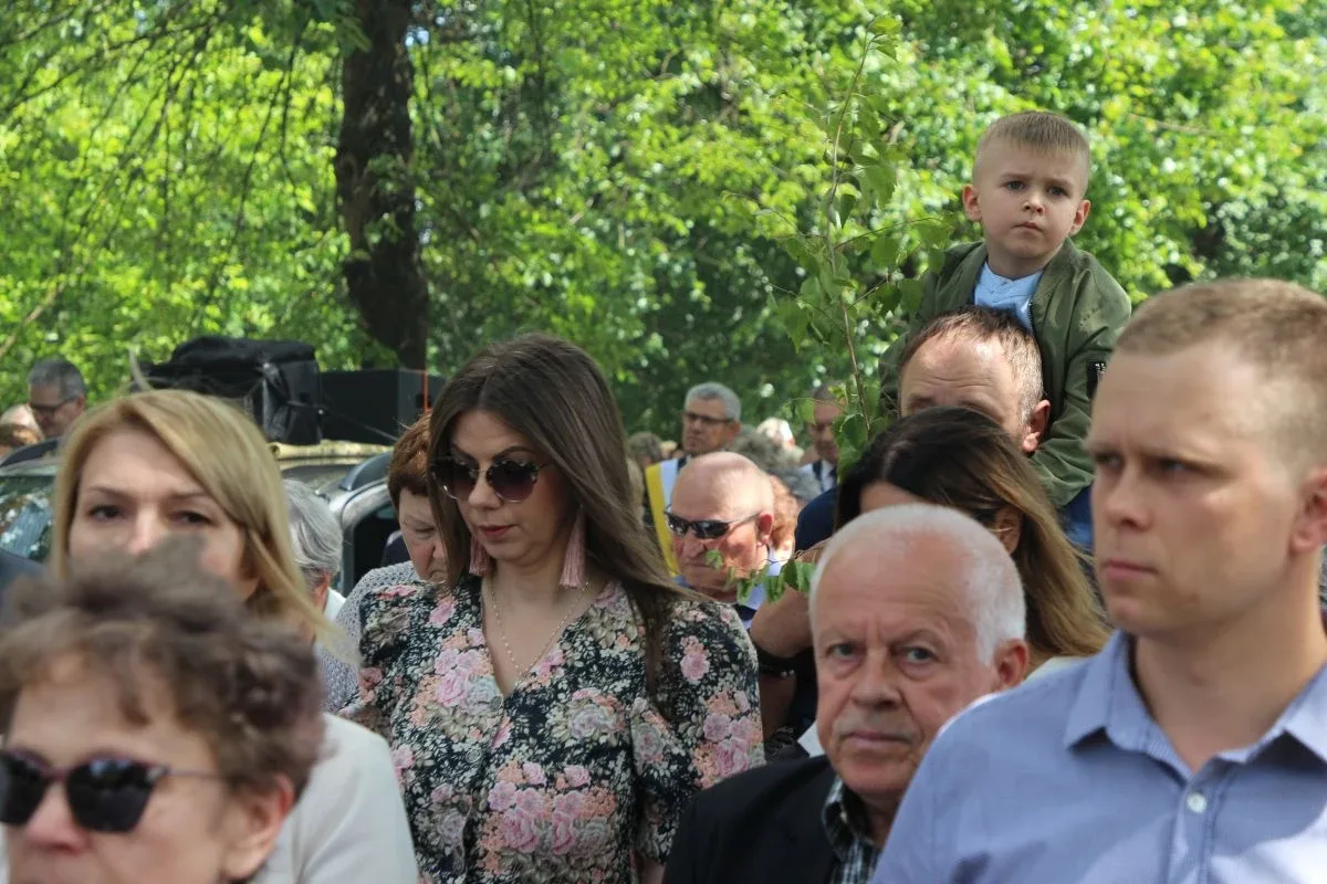 Wierni wyszli na ulice Ostrowi. Procesje Bożego Ciała przyciągnęły tłumy
