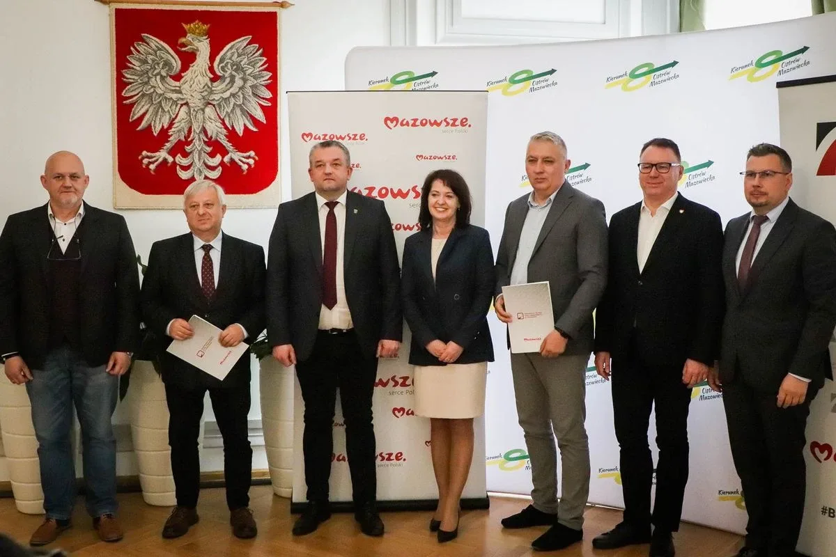11 mln złotych na remonty dróg! W ostrowskim ratuszu podpisano umowy (zdjęcia)
