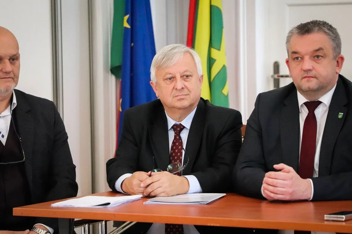 11 mln złotych na remonty dróg! W ostrowskim ratuszu podpisano umowy (zdjęcia)