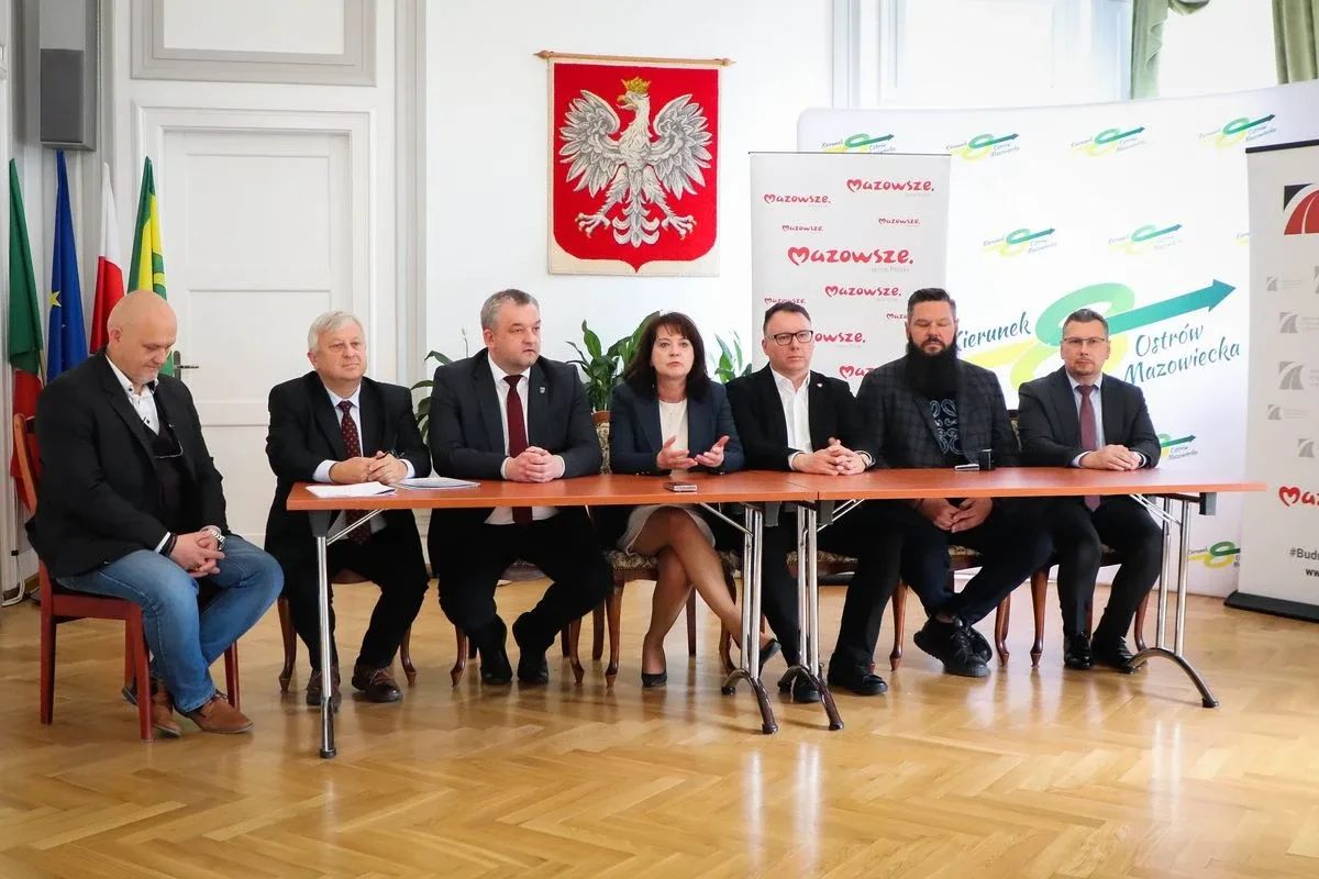 11 mln złotych na remonty dróg! W ostrowskim ratuszu podpisano umowy (zdjęcia)