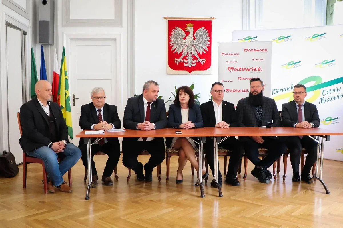 11 mln złotych na remonty dróg! W ostrowskim ratuszu podpisano umowy (zdjęcia)