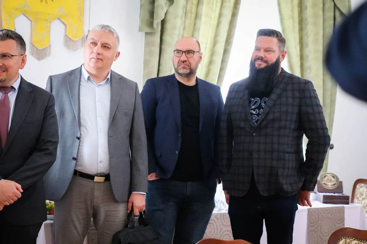 11 mln złotych na remonty dróg! W ostrowskim ratuszu podpisano umowy (zdjęcia)