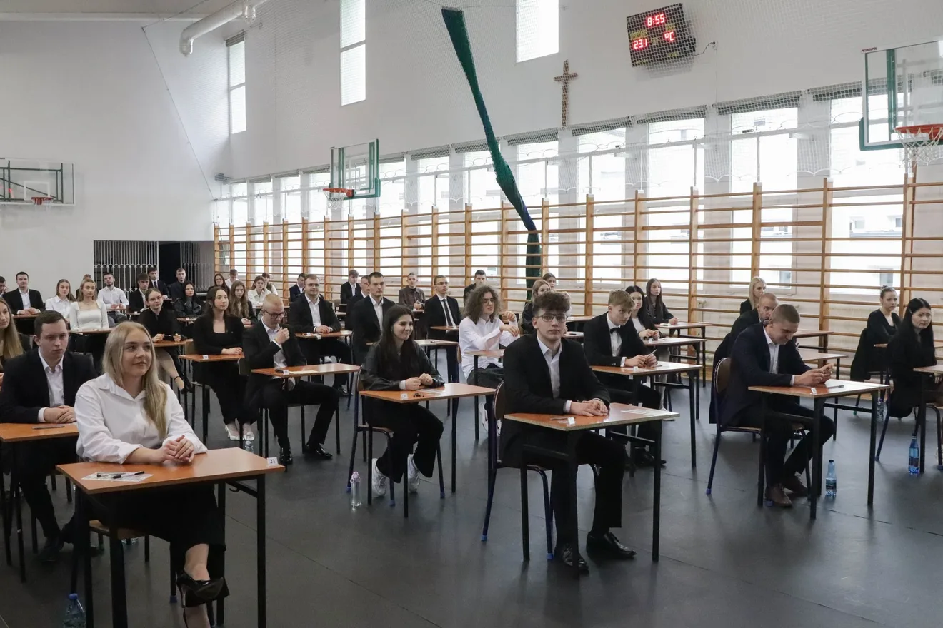 Rozpoczął się maturalny maraton. Pierwszy egzamin w ostrowskim "Rubinku" (zdjęcia)