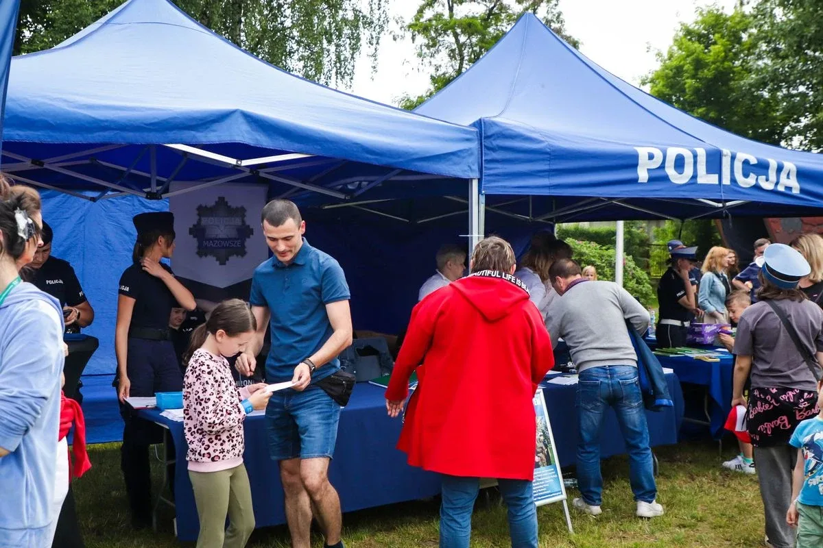 Policyjny piknik z sercem na cześć kobiet w służbie (zdjęcia)