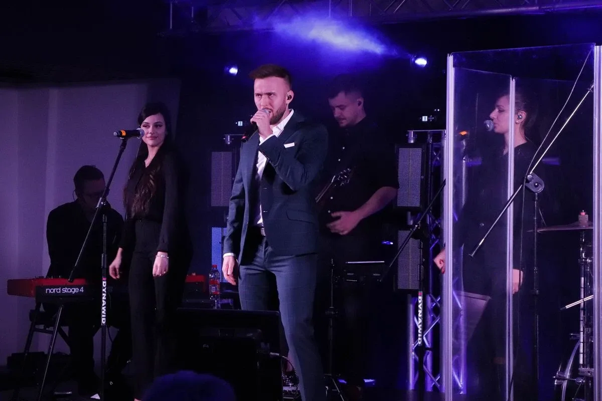 "Za Tobą pójdę jak na bal..." - magiczny wieczór z muzyką Krzysztofa Krawczyka w Starej Elektrowni (zdjęcia, wideo)