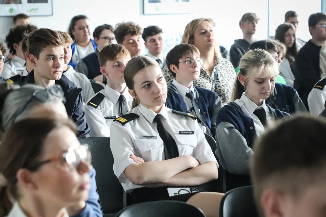 Droga do kokpitu F-16. Inspirujące spotkanie z majorem Maciejem Krakowianem (zdjęcia)