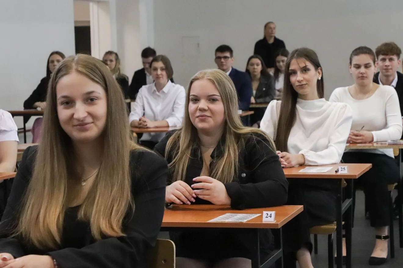 Rozpoczął się maturalny maraton. Pierwszy egzamin w ostrowskim "Rubinku" (zdjęcia)