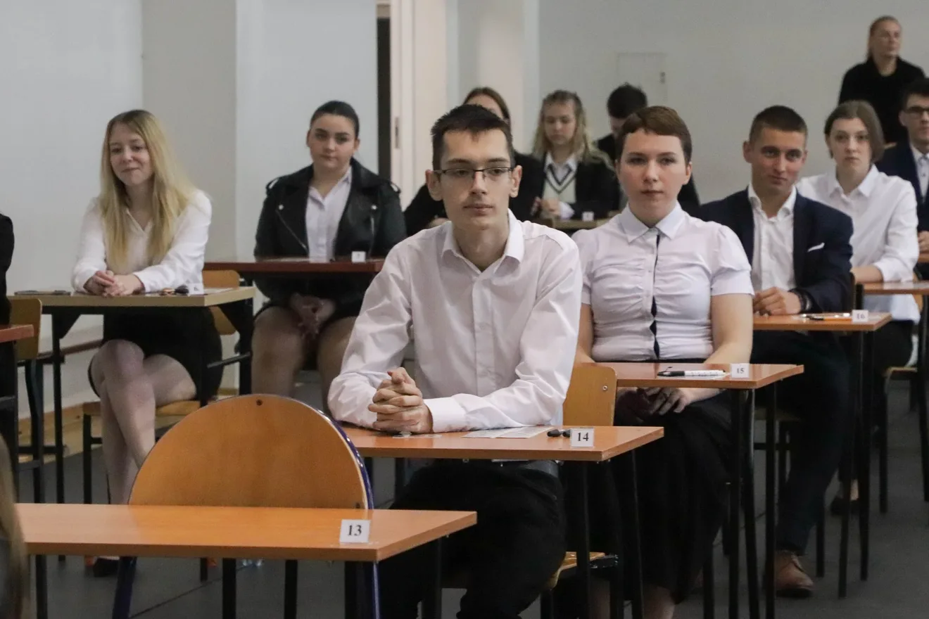 Rozpoczął się maturalny maraton. Pierwszy egzamin w ostrowskim "Rubinku" (zdjęcia)