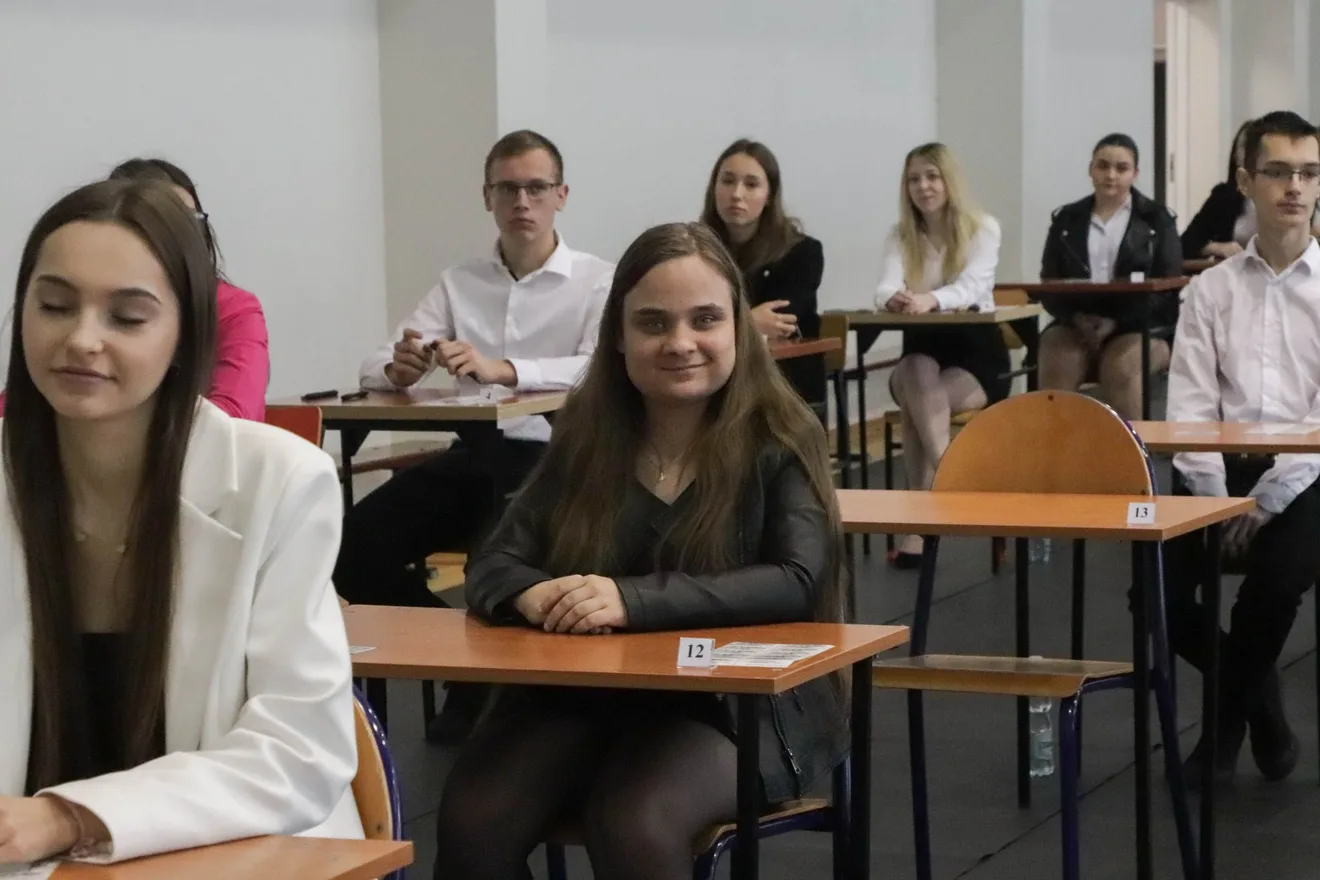 Rozpoczął się maturalny maraton. Pierwszy egzamin w ostrowskim "Rubinku" (zdjęcia)