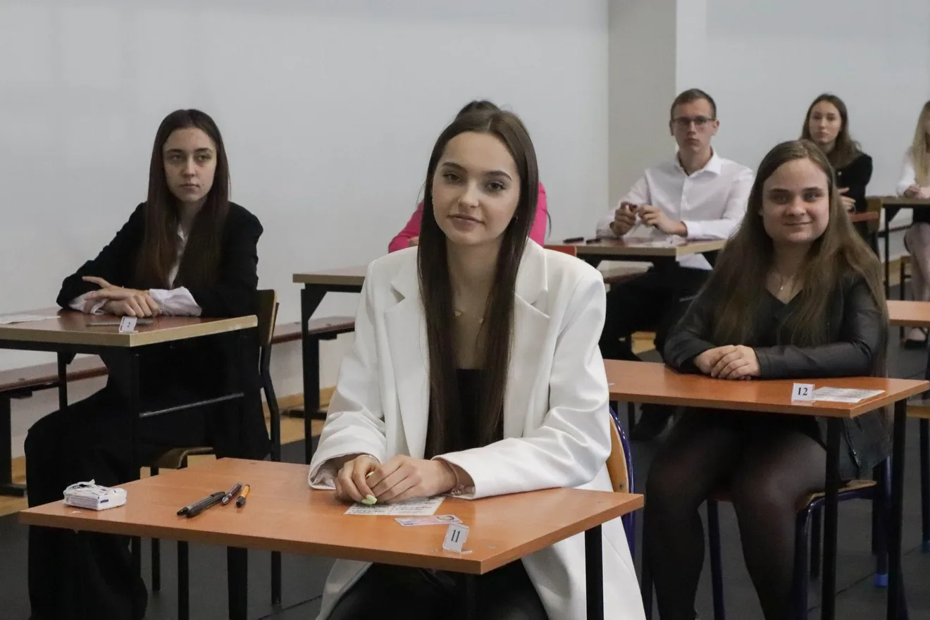 Rozpoczął się maturalny maraton. Pierwszy egzamin w ostrowskim "Rubinku" (zdjęcia)