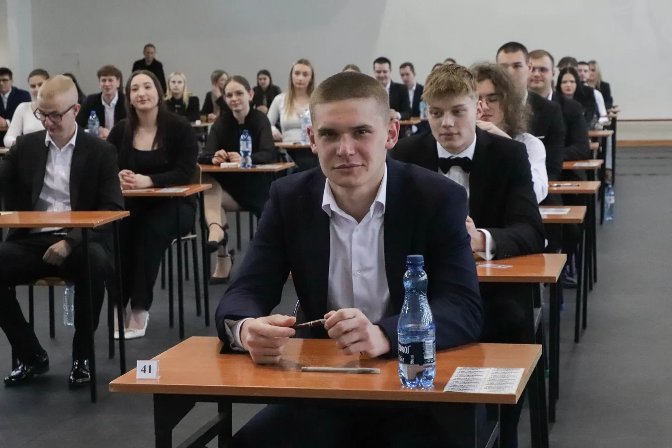 Trzeci dzień egzaminów. Maturzyści zmierzyli się z językiem obcym (zdjęcia)