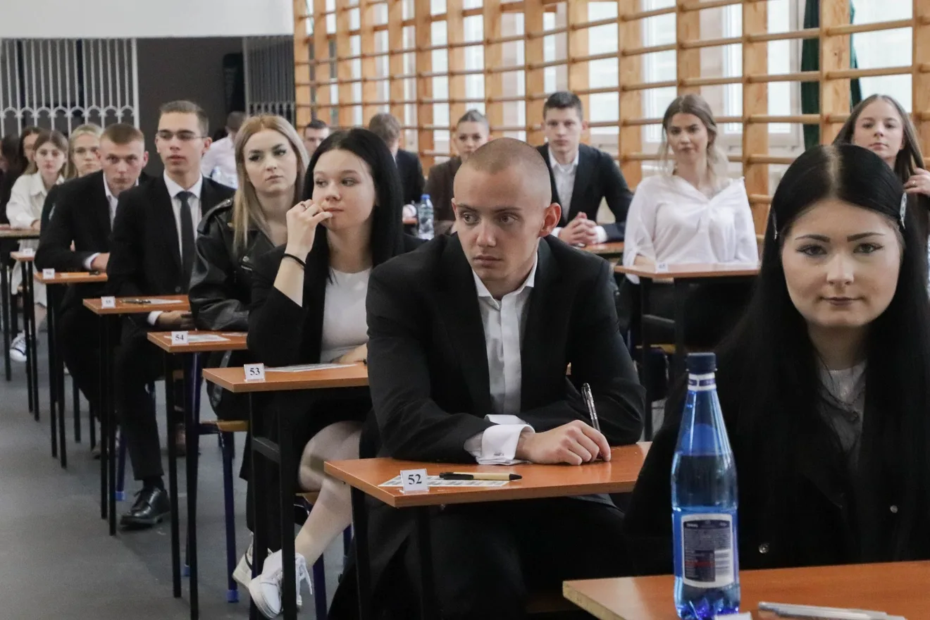 Rozpoczął się maturalny maraton. Pierwszy egzamin w ostrowskim "Rubinku" (zdjęcia)