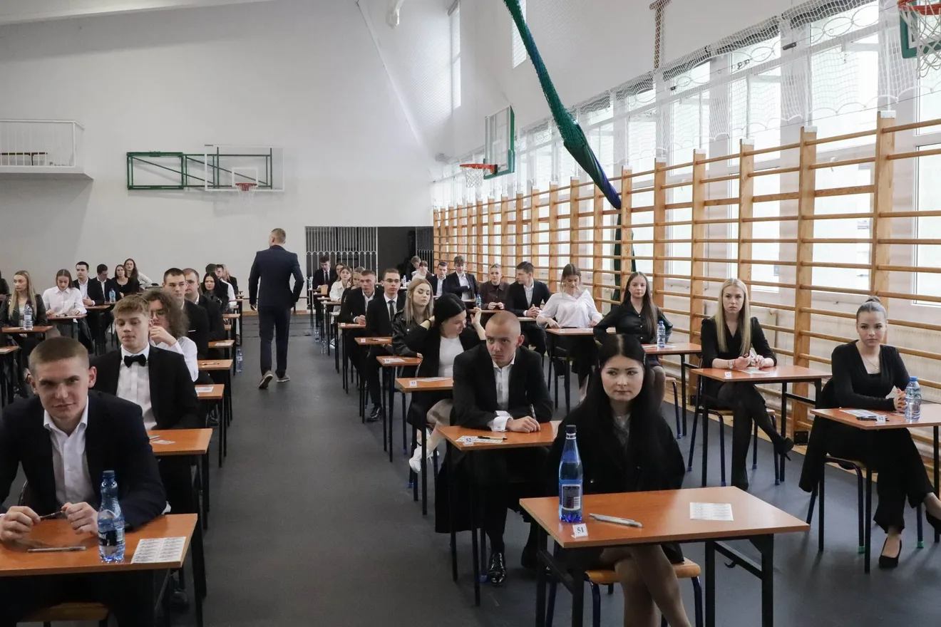 Rozpoczął się maturalny maraton. Pierwszy egzamin w ostrowskim "Rubinku" (zdjęcia)