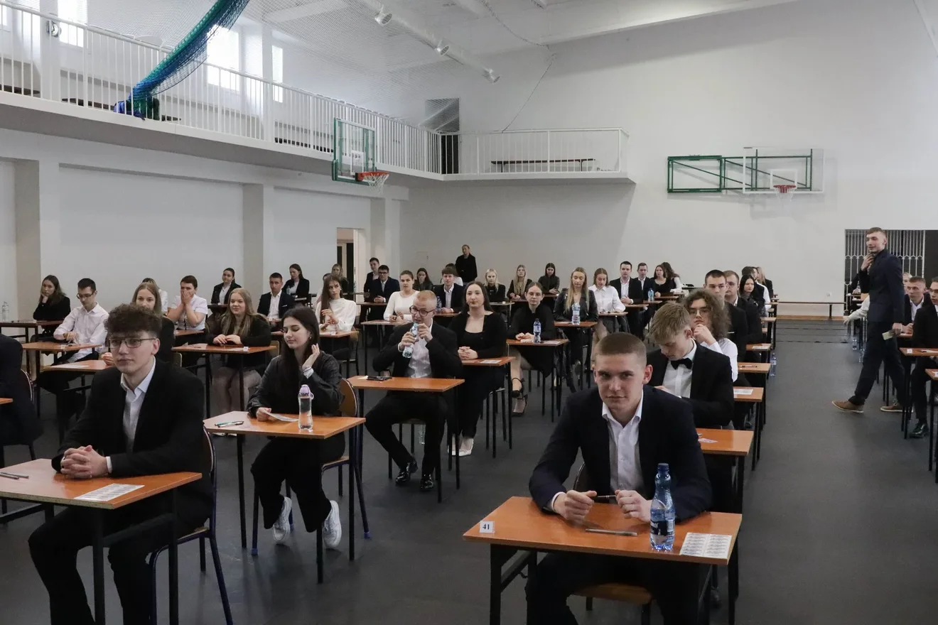 Rozpoczął się maturalny maraton. Pierwszy egzamin w ostrowskim "Rubinku" (zdjęcia)