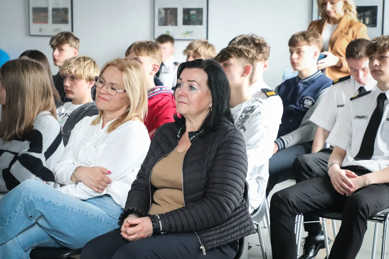 Droga do kokpitu F-16. Inspirujące spotkanie z majorem Maciejem Krakowianem (zdjęcia)