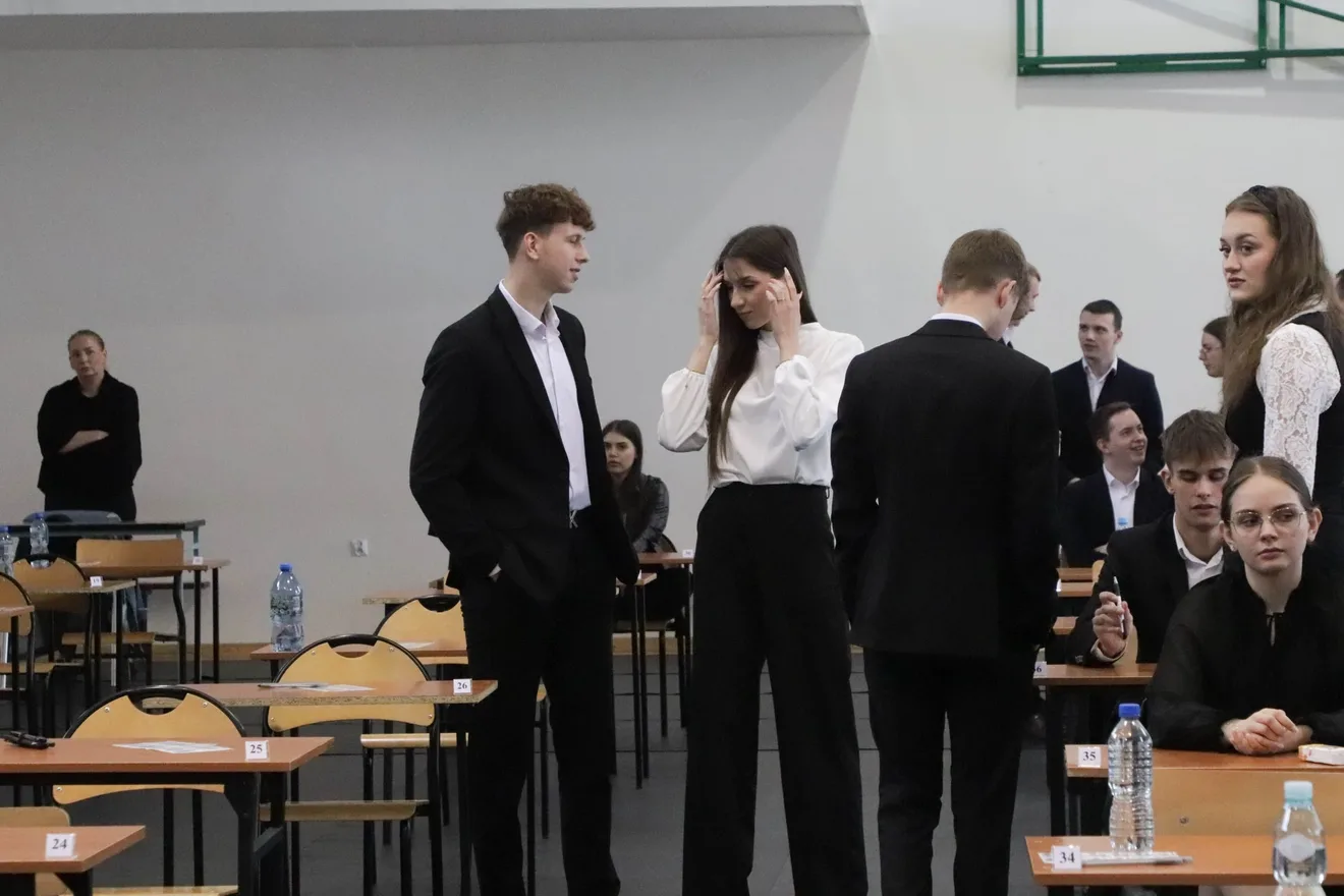 Rozpoczął się maturalny maraton. Pierwszy egzamin w ostrowskim "Rubinku" (zdjęcia)